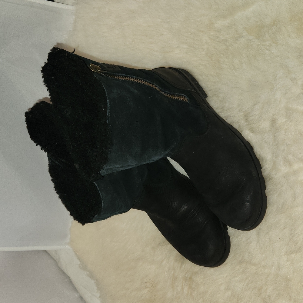 Sorel black suede snowboots